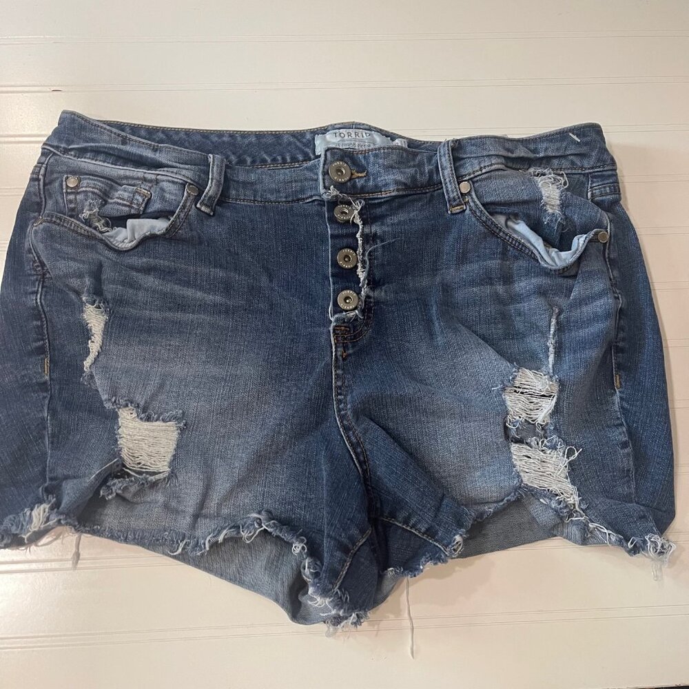 TORRID Size 20 Distressed Exposed Button Fly Cut Off Jean Shorts Festival T1